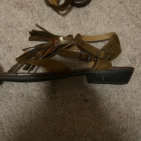 MOSSIMO Supply Co Tassel and Feather Sandals with 1 inch heel - Picture 5 of 7